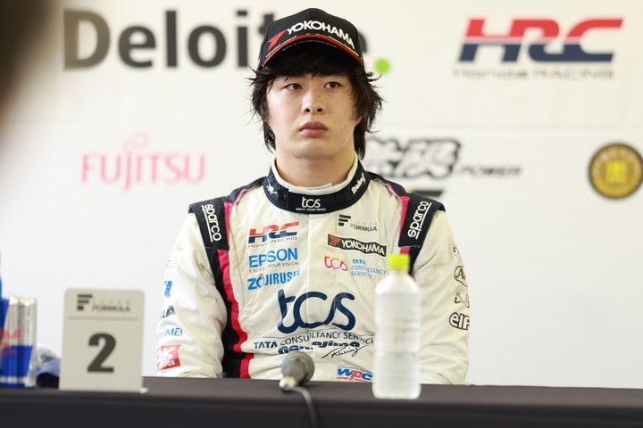 決勝記者会見: 2位の大湯都史樹（TCS NAKAJIMA RACING）