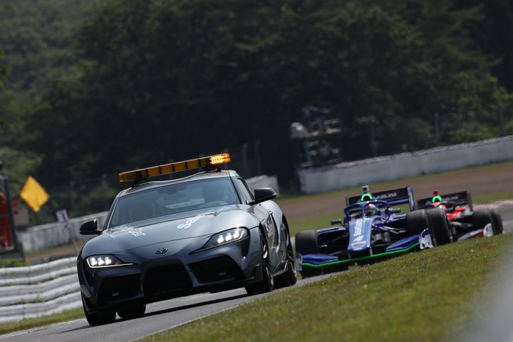 このレース、セーフティーカーは2度導入された