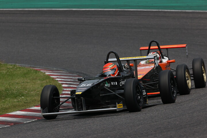 森山冬星が居附明利をパス