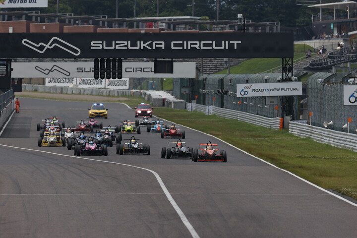 10周の決勝がスタートした