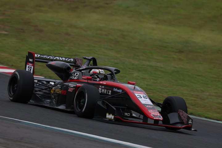 決勝2位は平良響（Kuoモビリティ中京TOM'S 320）