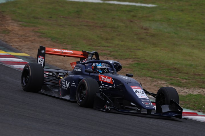 決勝3位は平木玲次（HELM MOTORSPORTS 320）