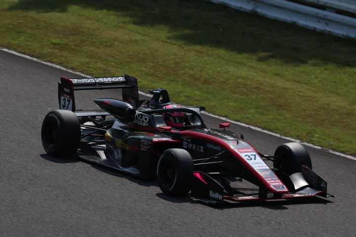 優勝は小高一斗（Kuoモビリティ中京TOM'S 320）