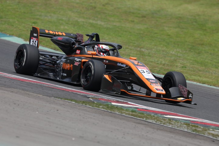 決勝3位は野中誠太（PONOS Racing TOM'S 320）