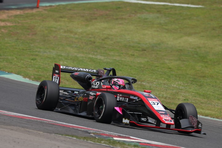 優勝は小高一斗（Kuoモビリティ中京TOM'S 320）