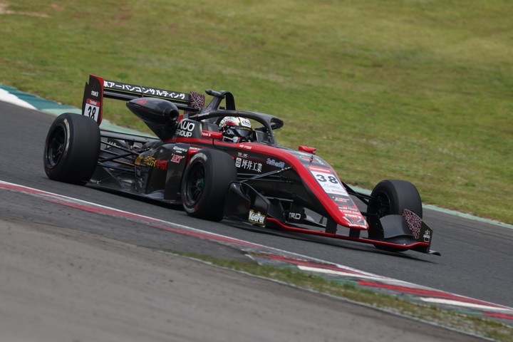 決勝2位は平良響（Kuoモビリティ中京TOM'S 320）