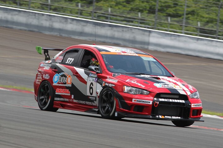 ST-2クラスポールポジションは6号車新菱オート☆夢住まい館☆DXL☆EVO10（冨桝朋広／菊地靖）