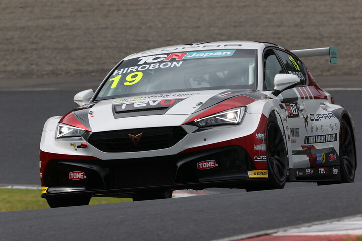 ポールポジションはHIROBON（バースレーシングプロジェクト【BRP】）