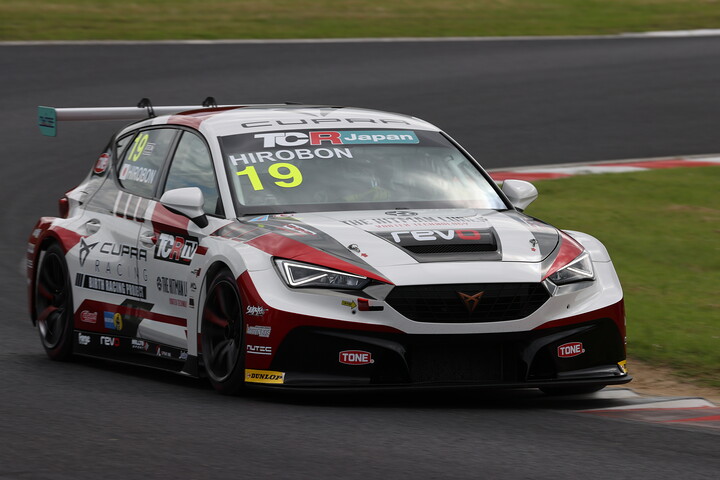 Hirobon在第三回合排位賽中取得杆位 (Picture: Motorsport Forum Japan)
