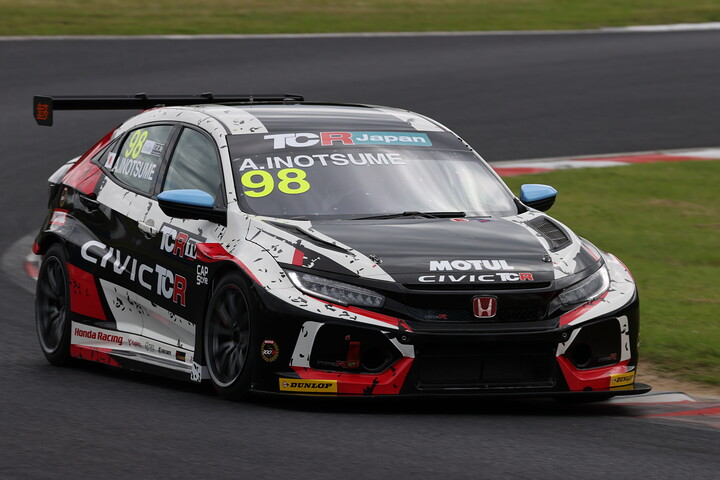 ポールポジションは猪爪杏奈（DOME RACING）