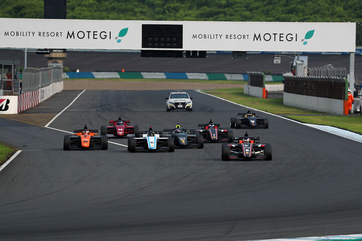 決勝レースがスタートした