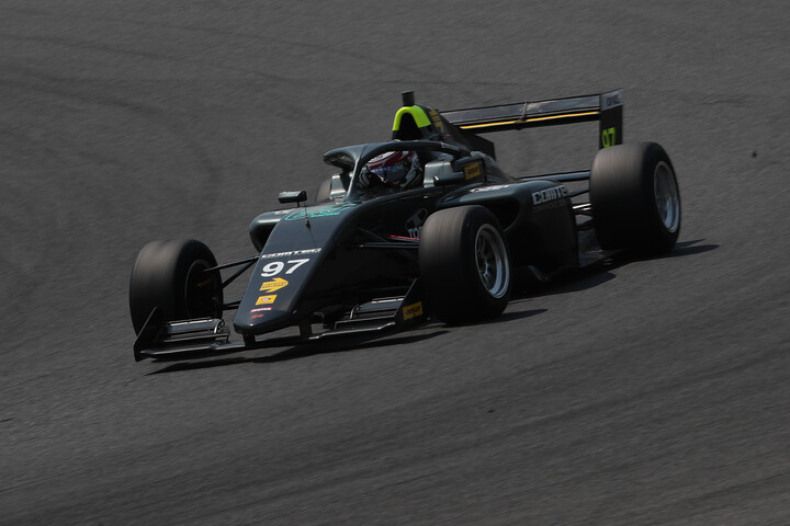 決勝2位は小川颯太（Bionic Jack Racing Scholarship FRJ）