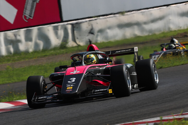 決勝3位は大草りき（Sutekina Racing）