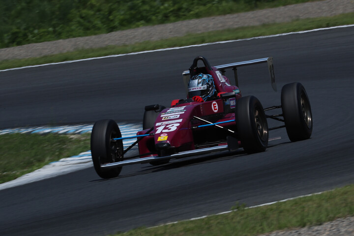 ポールポジションは田上蒼竜（AsカンパニーZAP ED）