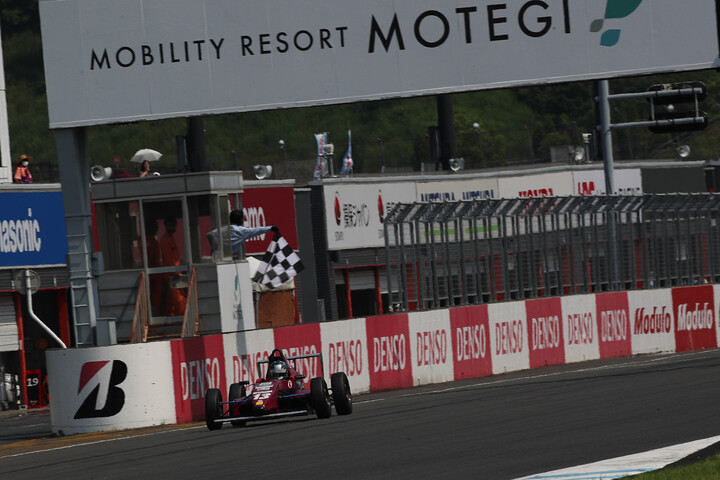 トップでゴールする田上蒼竜（AsカンパニーZAP ED）