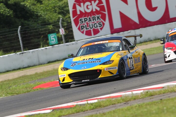ST-5クラス優勝はOHLINS Roadster NATS（山野哲也／金井亮忠／野島俊哉）