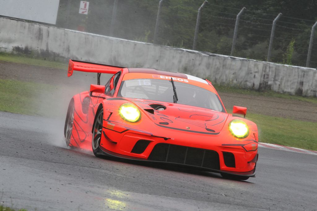 ST-Xクラスポールポジションはポルシェセンター岡崎 911 GT3R（永井宏明／上村優太／伊藤大輔）