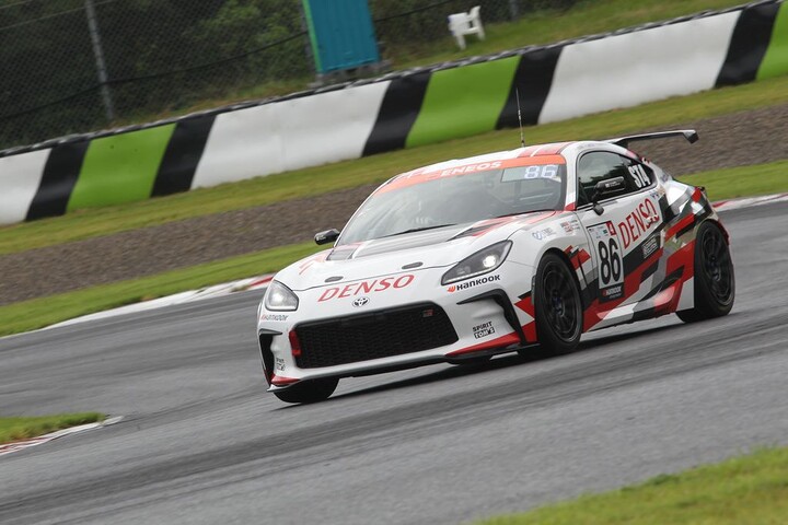 ST-4クラスポールポジションは86号車TOM'S SPIRIT GR86（河野駿佑／松井孝允／山下健太）