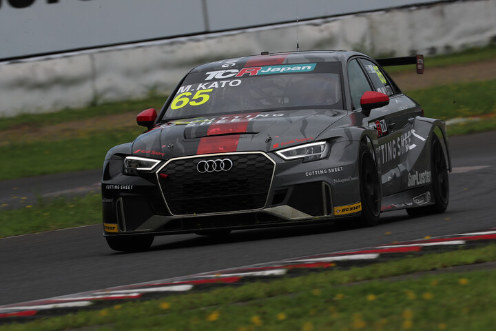 ポールポジションは加藤正将（Audi Team Mars）