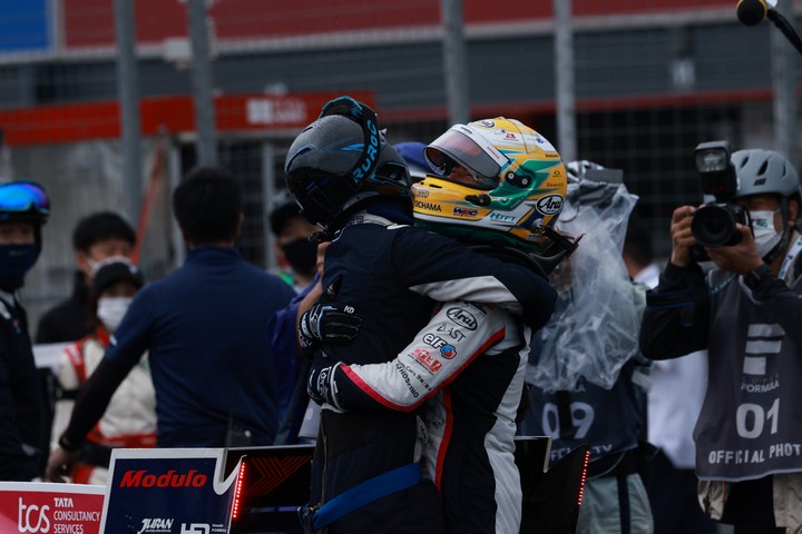 優勝した山本尚貴（TCS NAKAJIMA RACING）