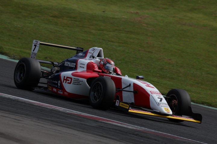 決勝2位は三井優介（HFDP RACING TEAM）