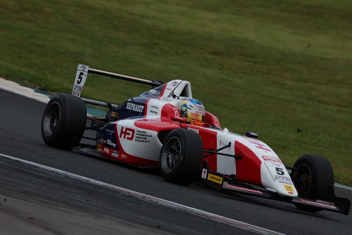 優勝は小出峻（HFDP RACING TEAM）