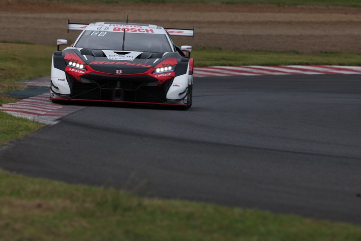 GT500クラスポールポジションはModulo NSX-GT（伊沢拓也／大津弘樹）