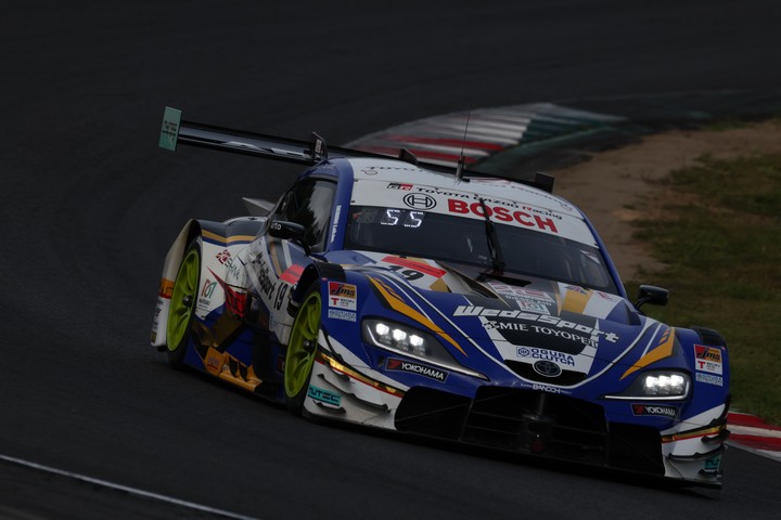 GT500クラスポールポジションはWedsSport ADVAN GR Supra（国本雄資／阪口晴南）