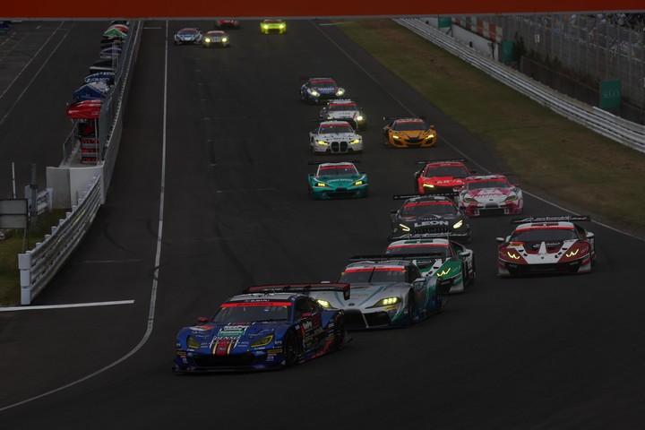 GT300クラスのスタートシーン