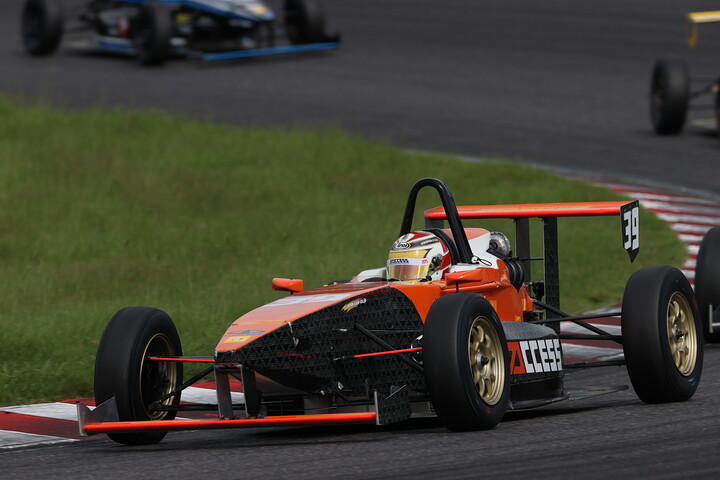 優勝は居附明利（SAccess Racing Es）
