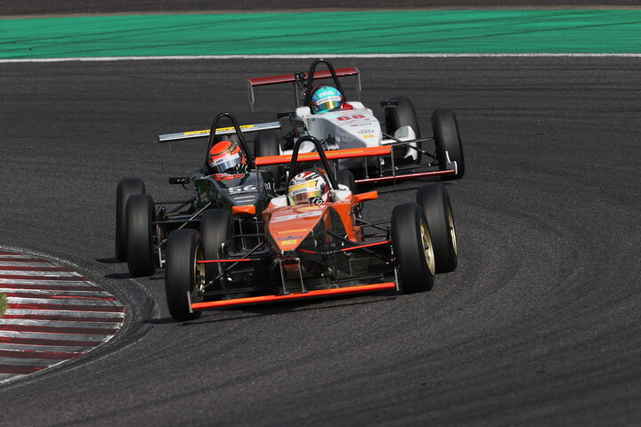 居附明利と森山冬星のトップ争い