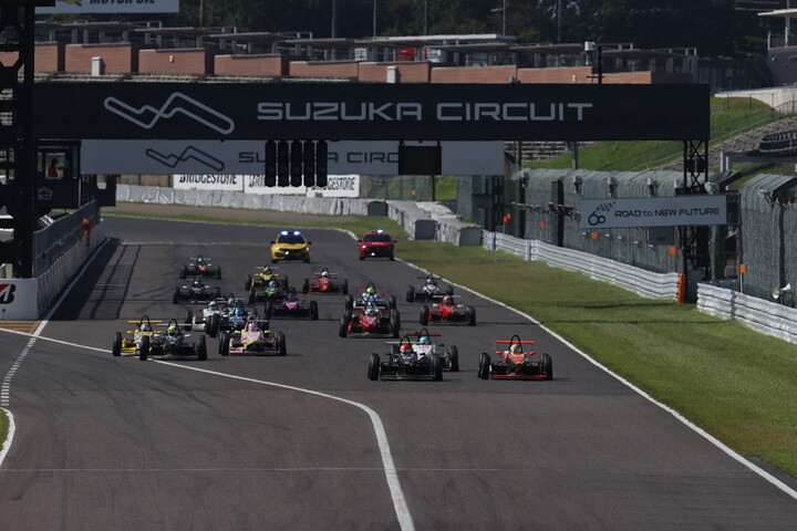 10周の決勝がスタートした