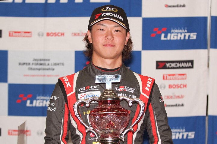 2022年度スーパーフォーミュラ・ライツ選手権チャンピオンの小高一斗（TOM'S）
