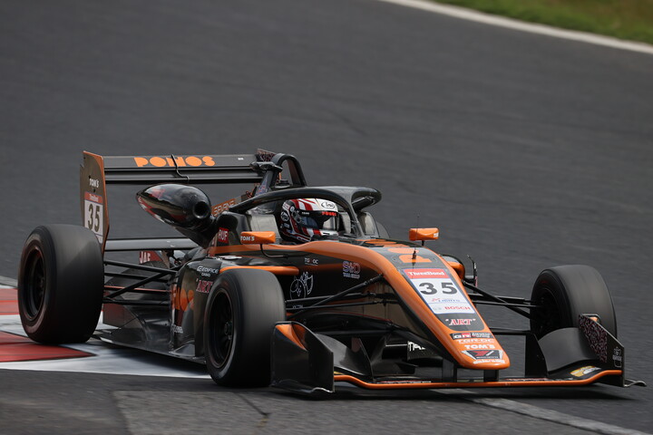 決勝4位は野中誠太（PONOS Racing TOM'S 320）