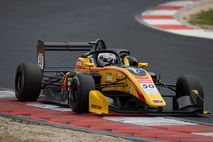 決勝5位は菅波冬悟（Byoubugaura B-MAX Racing 320）