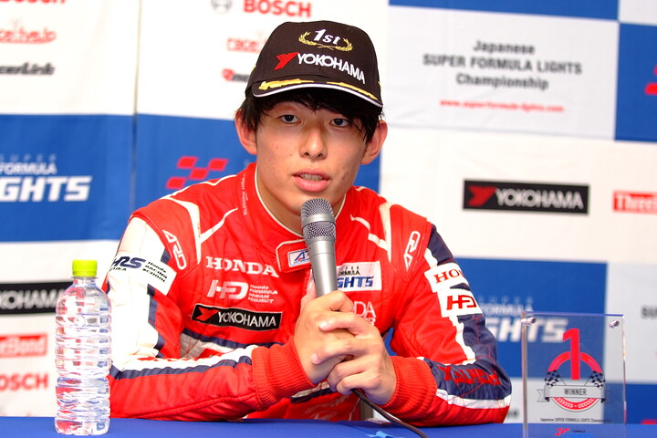 決勝記者会見: 優勝した太田格之進（TODA RACING）
