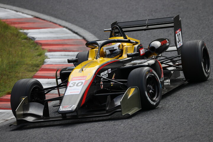 マスタークラス第16戦予選2位、第17戦ポールポジションのDRAGON（TEAM DRAGON B-MAX 320）