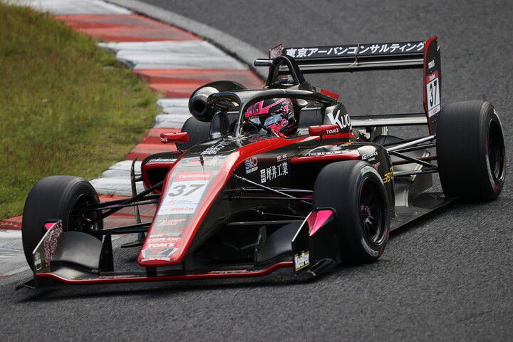 第16戦予選3位、第17戦予選2位の小高一斗（Kuoモビリティ中京TOM'S 320）