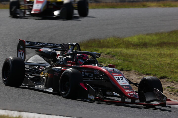 優勝は小高一斗（Kuoモビリティ中京TOM'S 320）