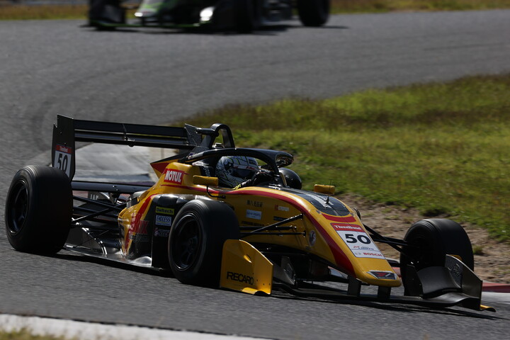 決勝4位は菅波冬悟（Byoubugaura B-MAX Racing 320）