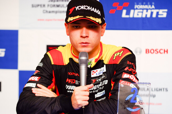 決勝記者会見: 2位の木村偉織（B-MAX RACING TEAM）