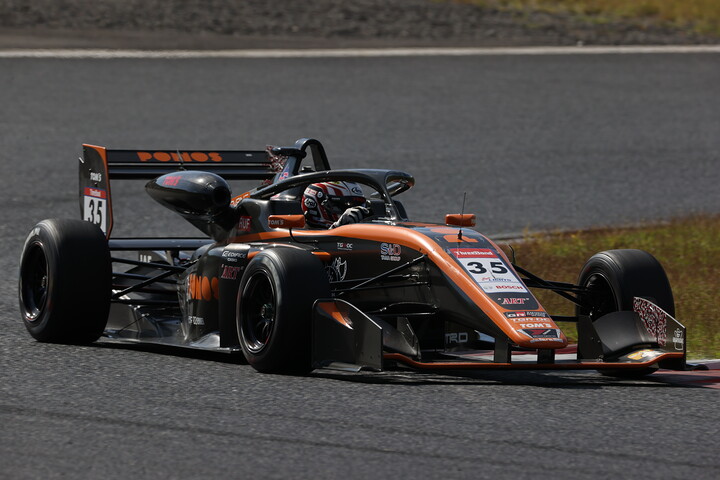 決勝3位は野中誠太（PONOS Racing TOM'S 320）