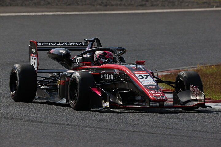 決勝4位は小高一斗（Kuoモビリティ中京TOM'S 320）