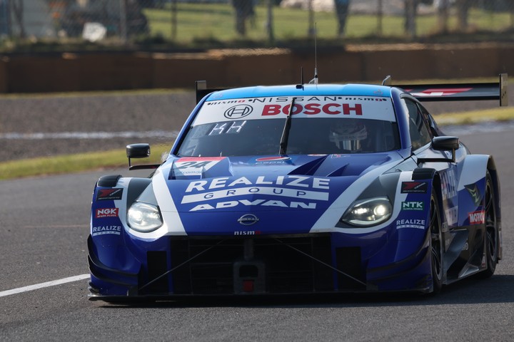 GT500クラスポールポジションはリアライズコーポレーションADVAN Z（佐々木大樹／平手晃平）