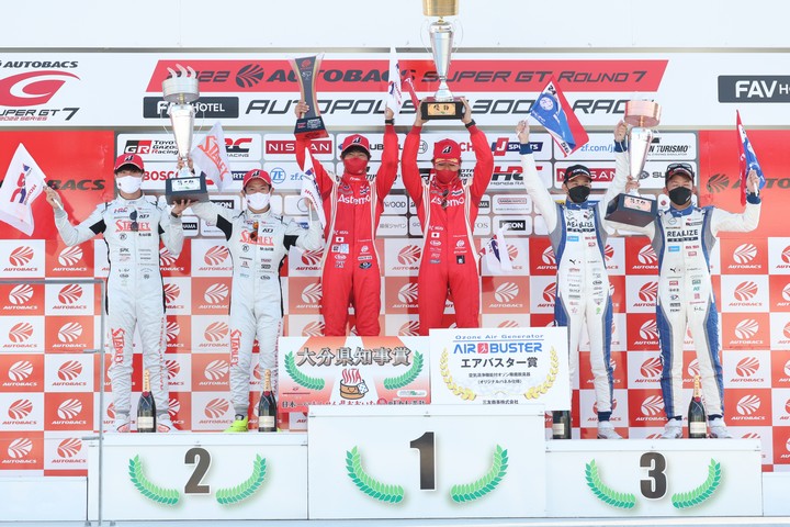 GT500クラスの表彰式