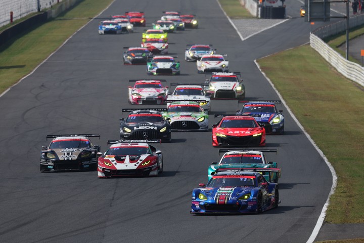 GT300クラスのスタートシーン