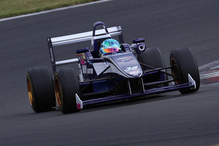 ジェントルマンクラス優勝は安井和明（NAVY★RK-01）