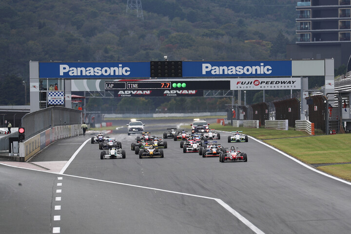 13周の決勝がスタートした