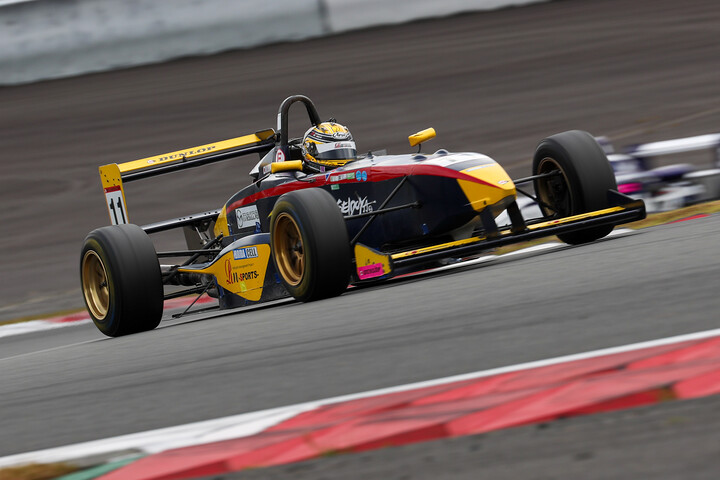 ジェントルマンクラス第10戦ポールポジション第11戦予選2位の植田正幸（Rnsports制動屋KKZS）