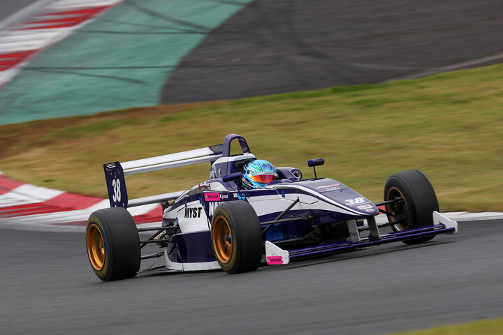 ジェントルマンクラス第10戦予選2位、第11戦ポールポジションの安井和明（NAVY★RK-01）